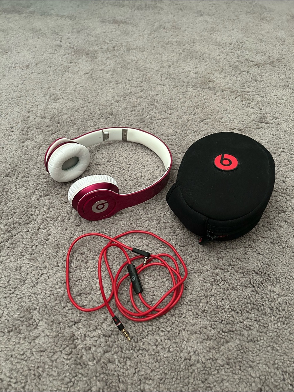 Beats by Dre Magenta/White On-Ear Headphones with Black Zip Case